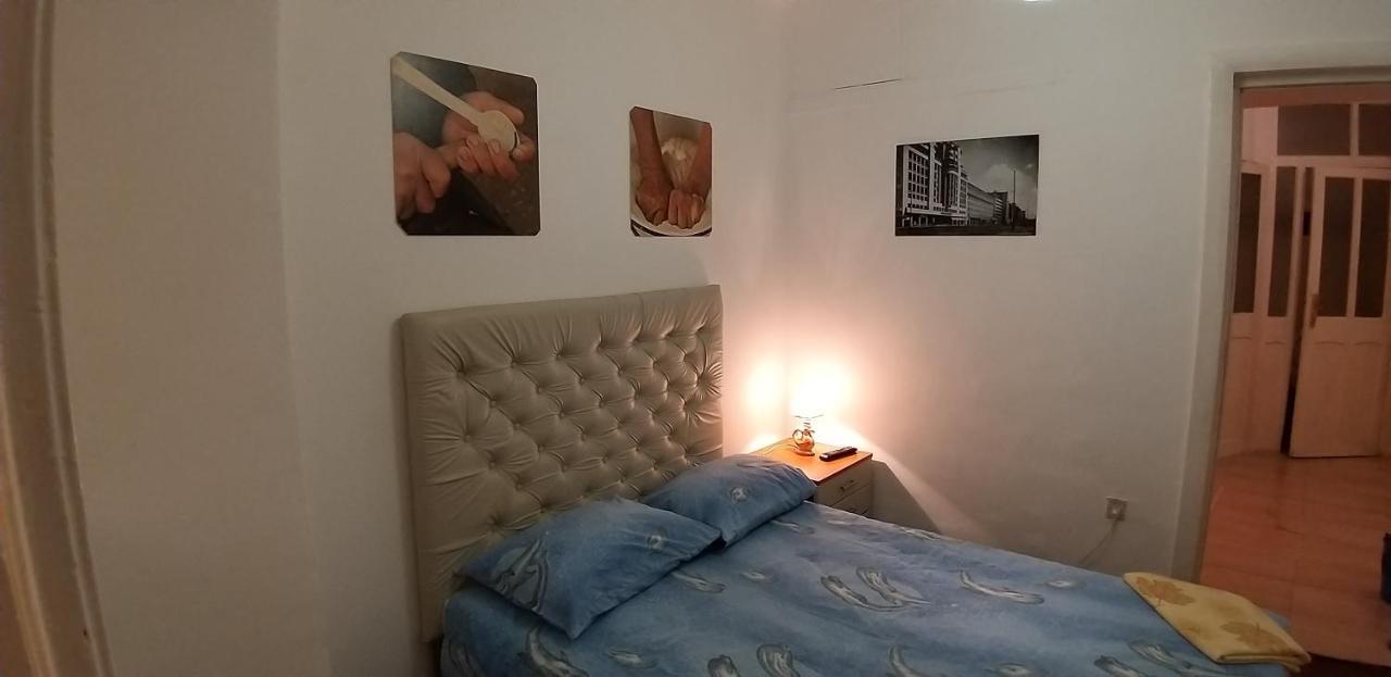 Domum Unirea, Across The Street Of Old City Center Bukares Bagian luar foto